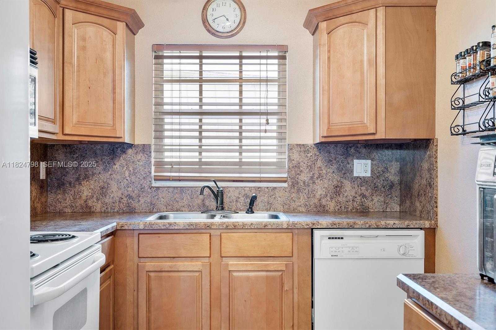 Small Image of 3660 CITRUS TRCE #4, Davie Number 7