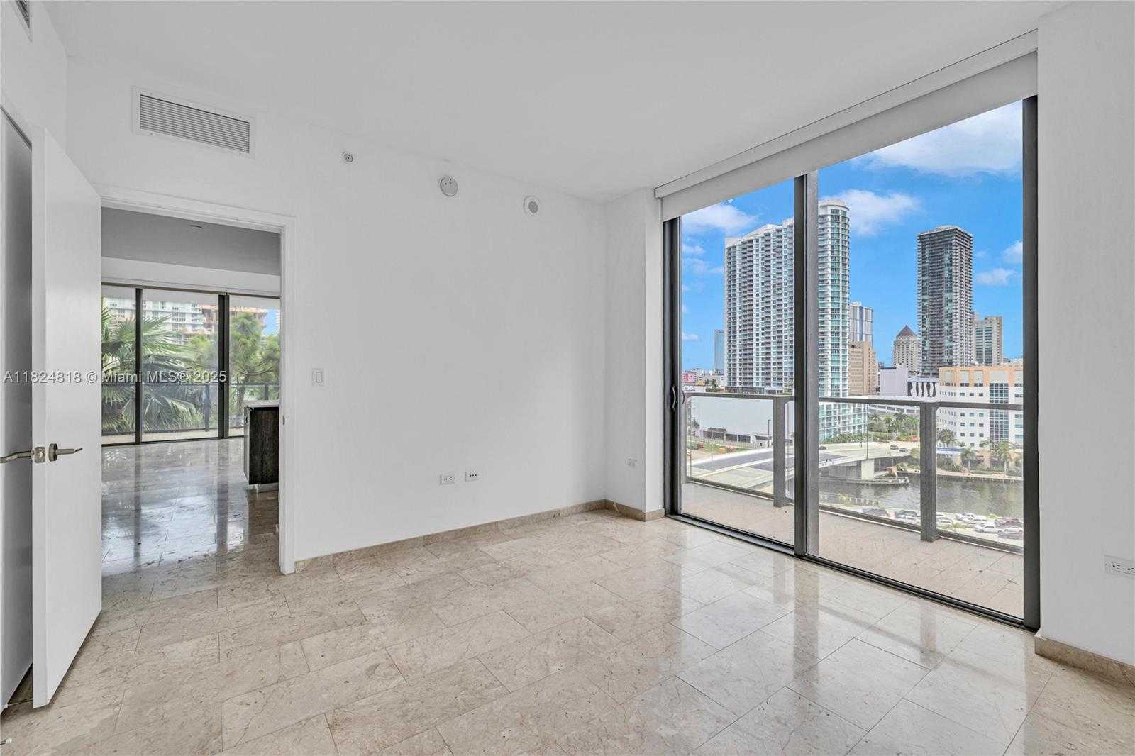 Small Image of 68 SOUTH EAST 6TH ST #712, Miami Number 27