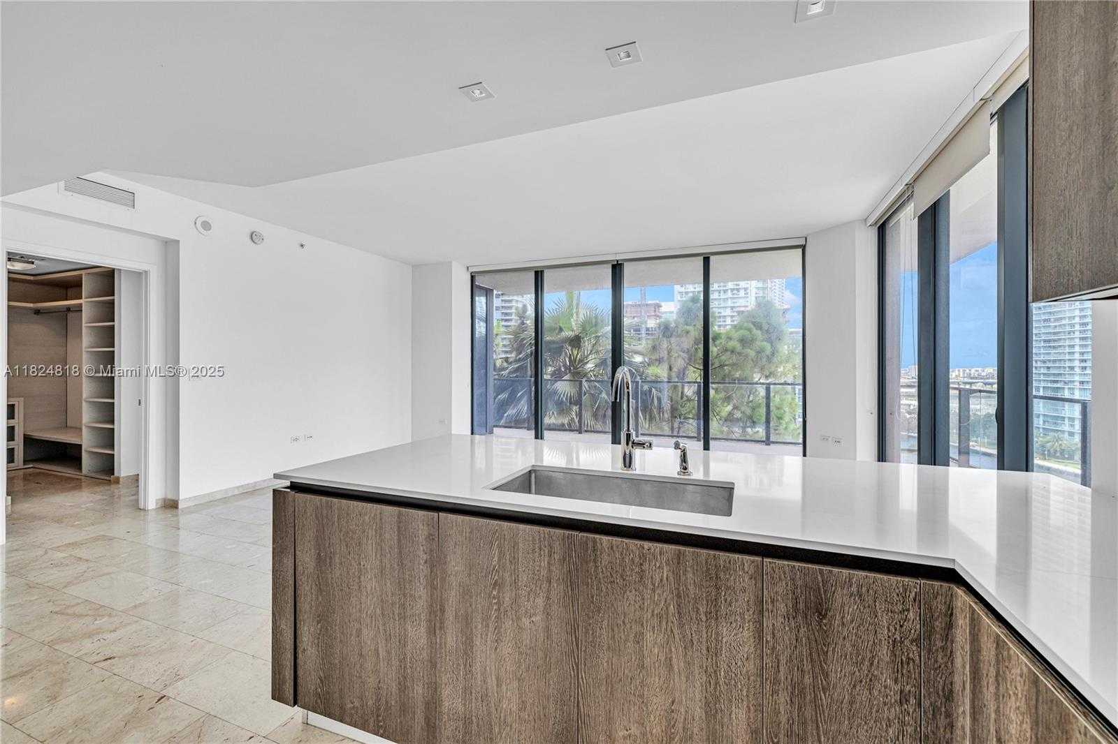 Small Image of 68 SOUTH EAST 6TH ST #712, Miami Number 7