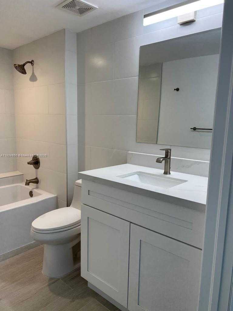 Small Image of 1155 BRICKELL BAY DR #1202, Miami Number 19