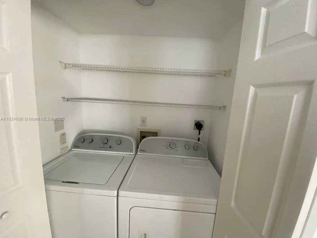 Small Image of 1155 BRICKELL BAY DR #1202, Miami Number 4
