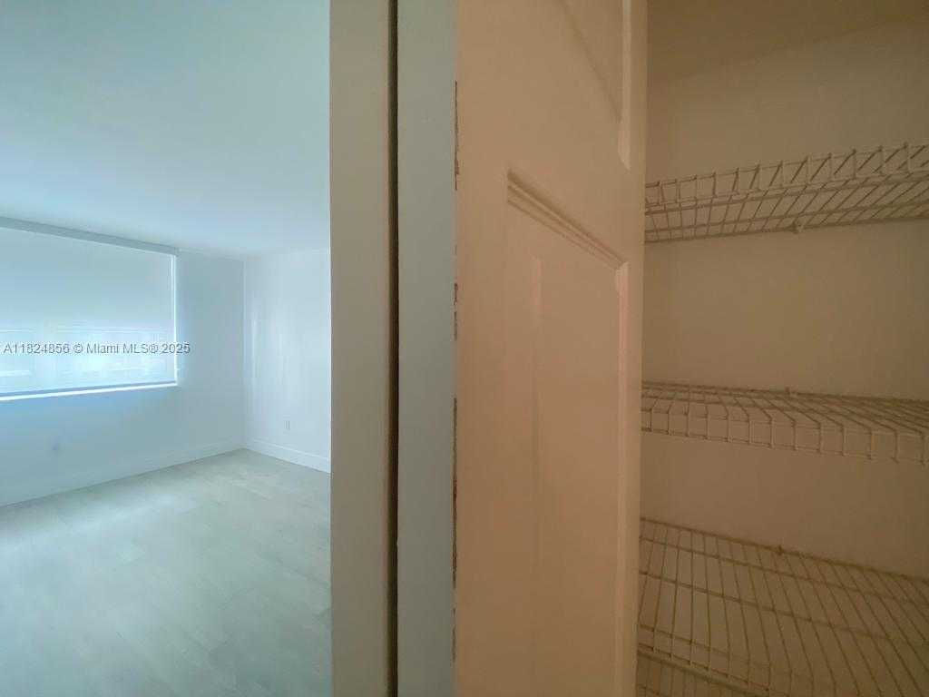 Small Image of 1155 BRICKELL BAY DR #1202, Miami Number 5