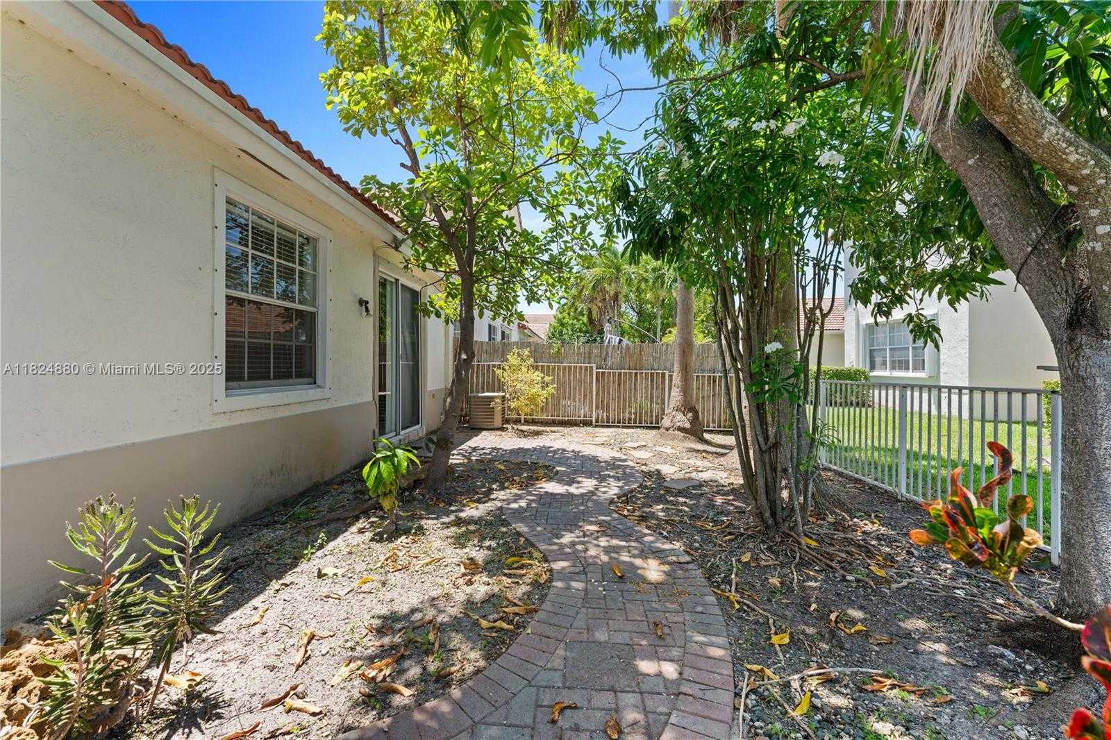 Small Image of 18739 SOUTH WEST 28TH ST, Miramar Number 13