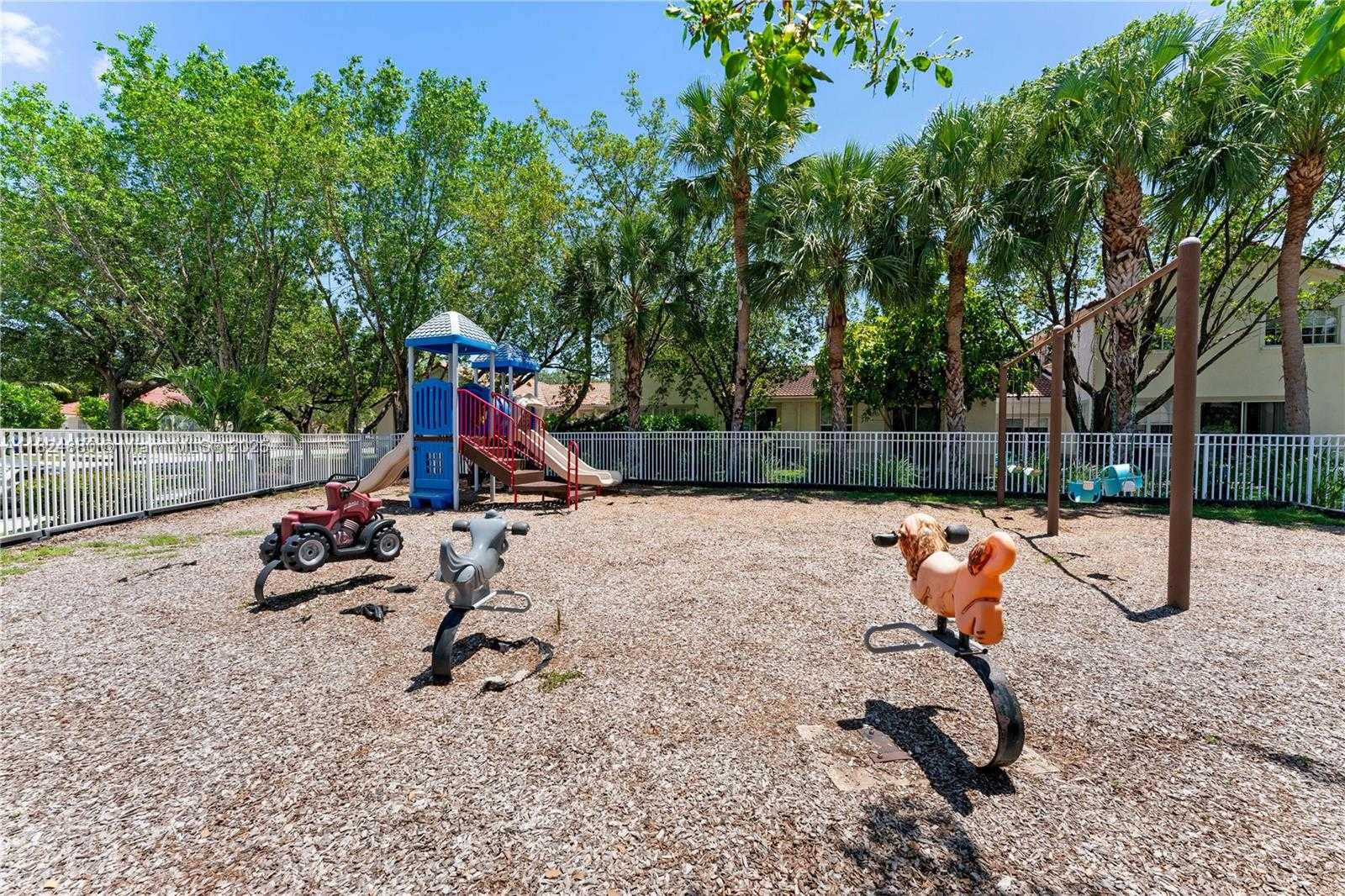 Small Image of 18739 SOUTH WEST 28TH ST, Miramar Number 14