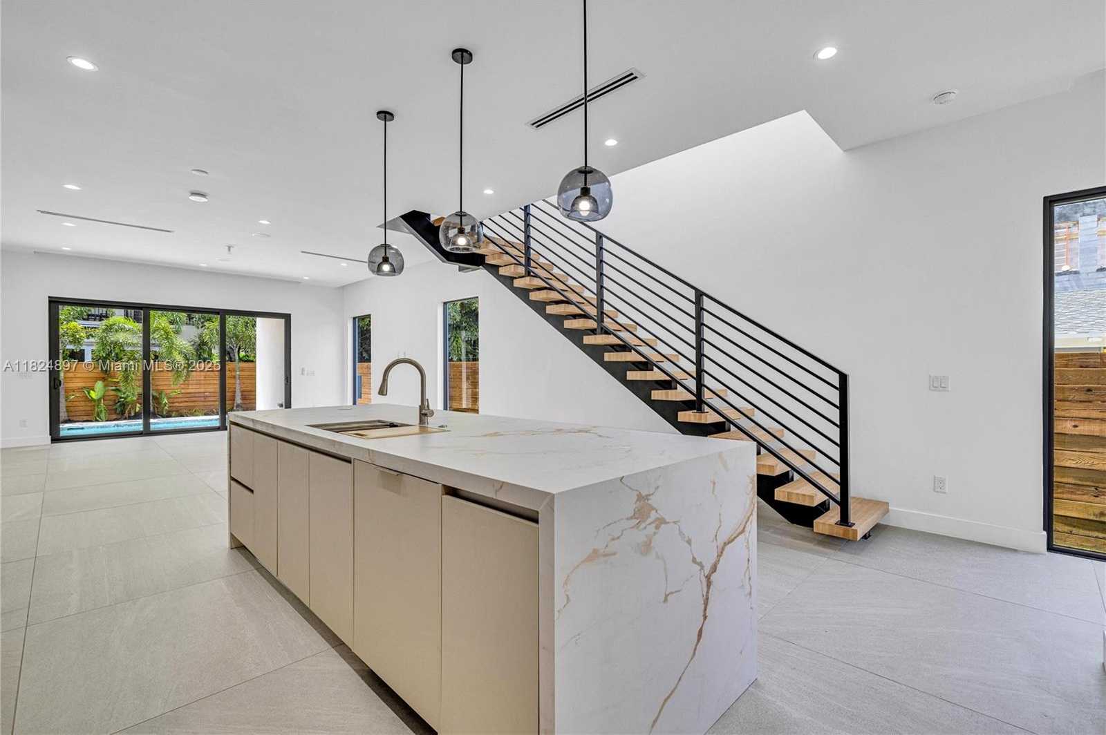 Small Image of 23 SOUTH EAST 12TH AVE #A, Fort Lauderdale Number 2