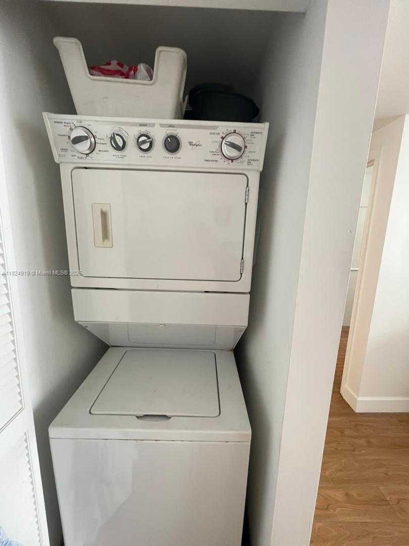 Small Image of 4100 SALZEDO ST #809, Coral Gables Number 19