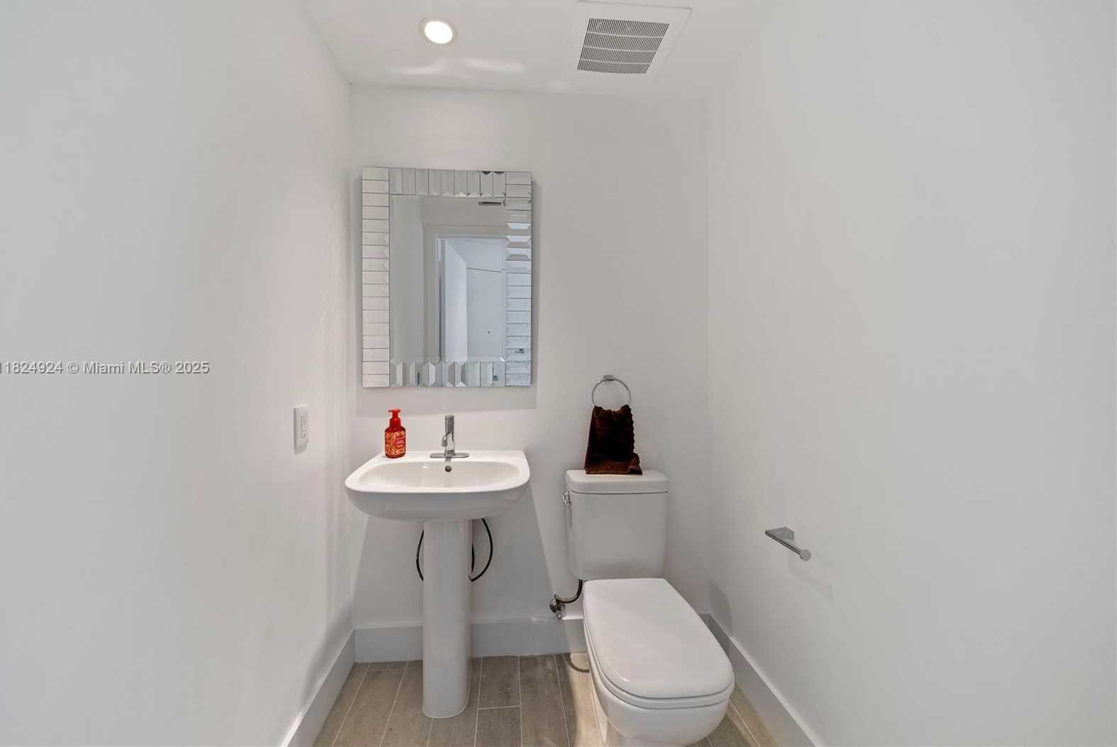 Small Image of 2900 NORTH EAST 7TH AVE #301, Miami Number 17