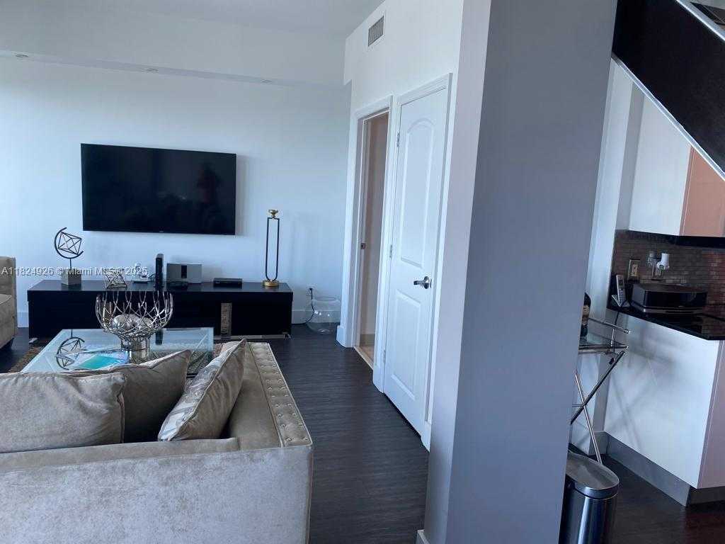 Small Image of 60 SOUTH WEST 13TH ST #4607, Miami Number 13
