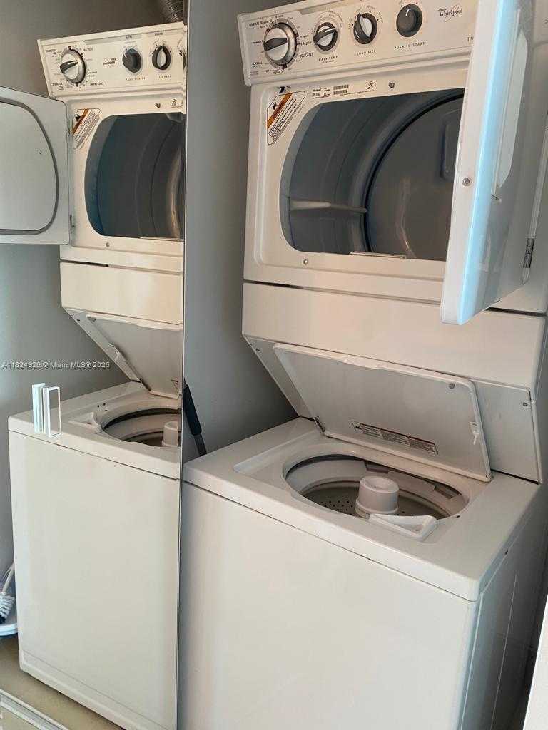 Small Image of 60 SOUTH WEST 13TH ST #4607, Miami Number 25
