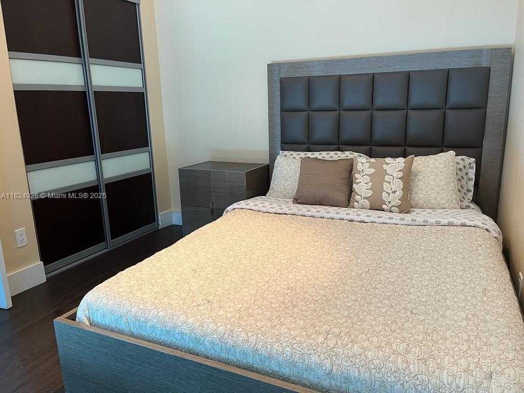 Small Image of 60 SOUTH WEST 13TH ST #4607, Miami Number 32