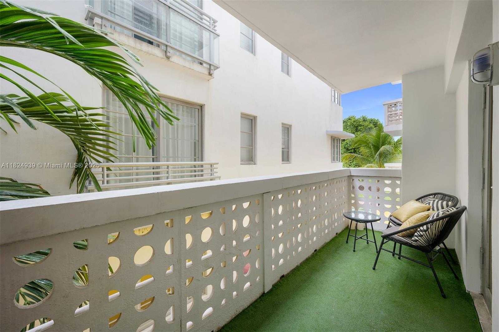 Small Image of 1024 OCEAN DR #A202, Miami Beach Number 17