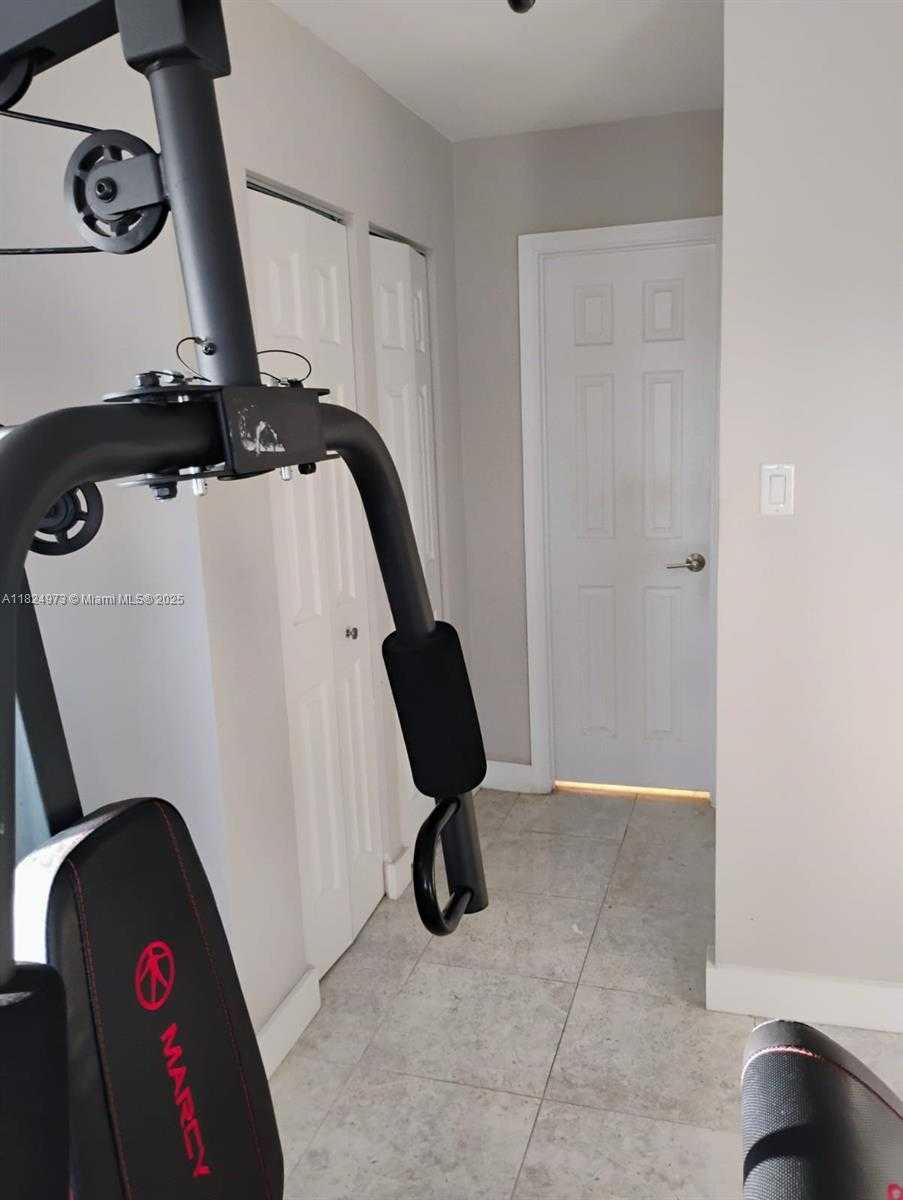 Small Image of 6900 BAY DR #11K, Miami Beach Number 3