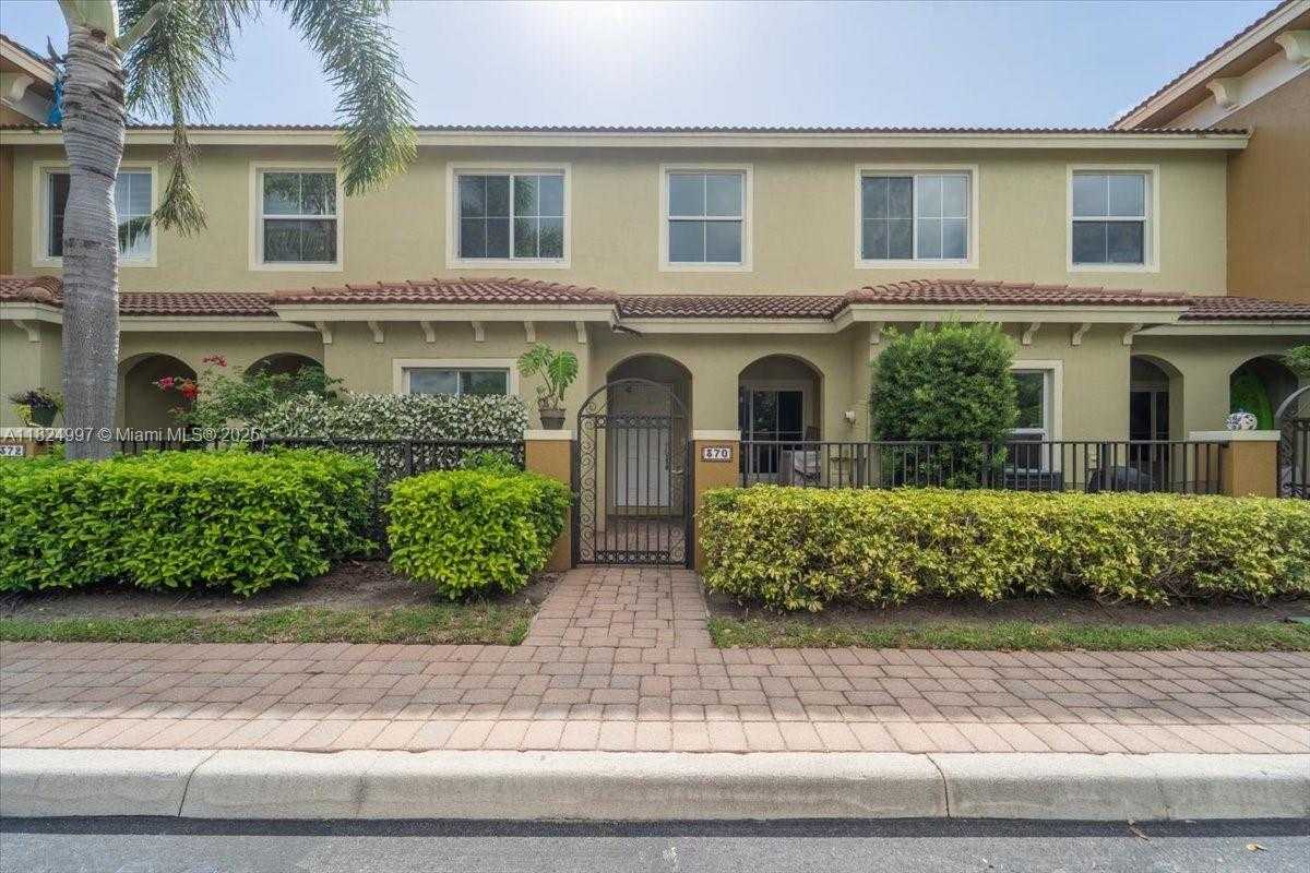 Small Image of 370 LAKE MONTEREY CIR, Boynton Beach Number 2