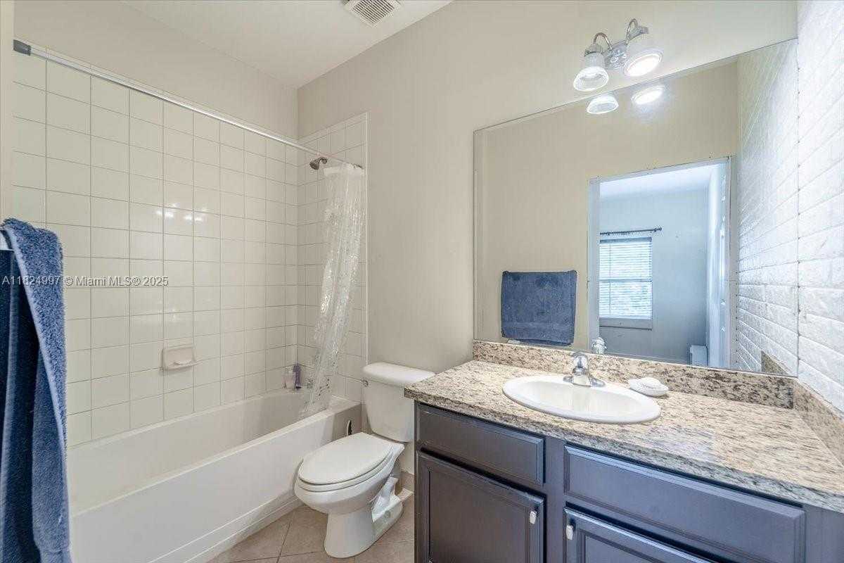 Small Image of 370 LAKE MONTEREY CIR, Boynton Beach Number 5