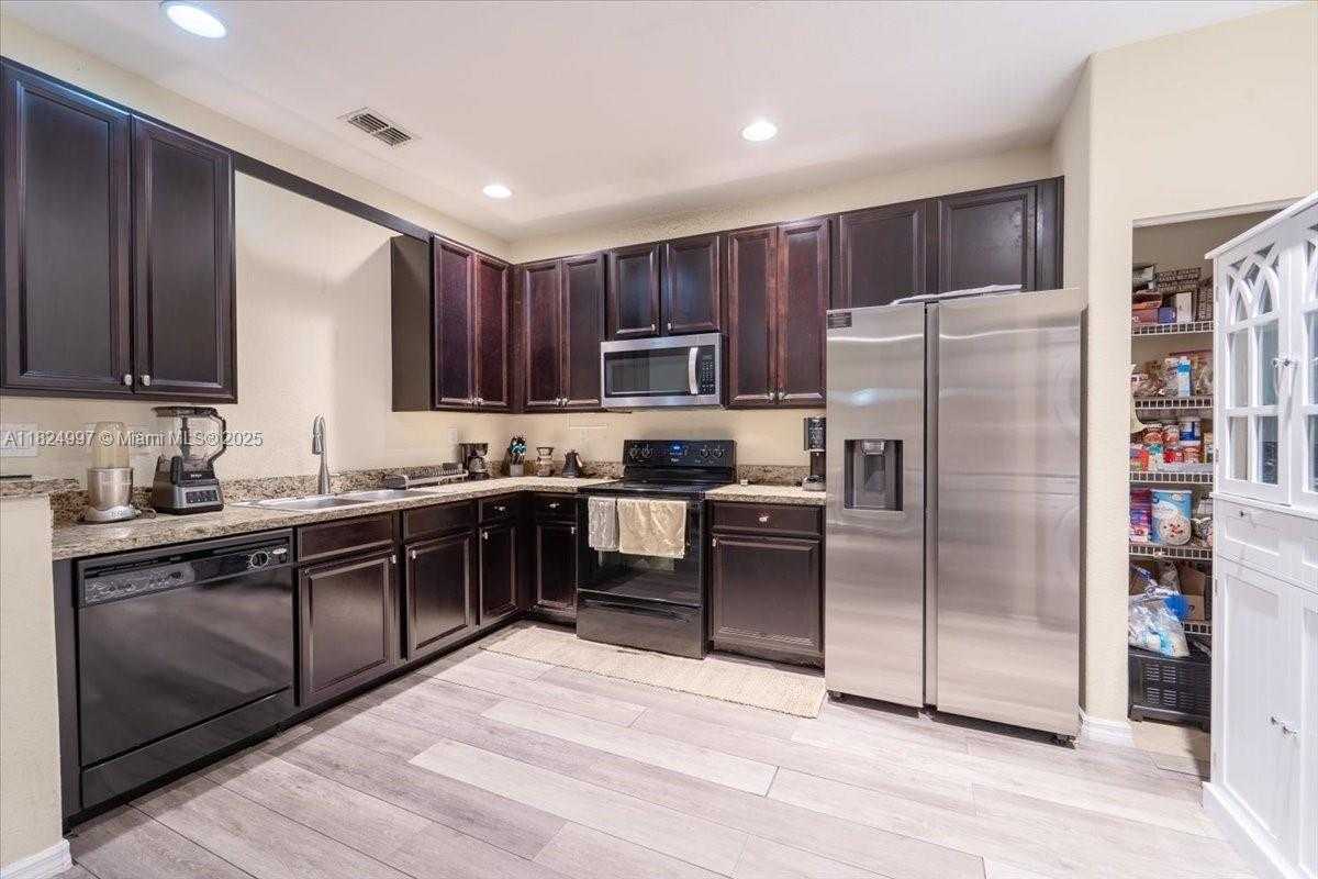 Small Image of 370 LAKE MONTEREY CIR, Boynton Beach Number 8