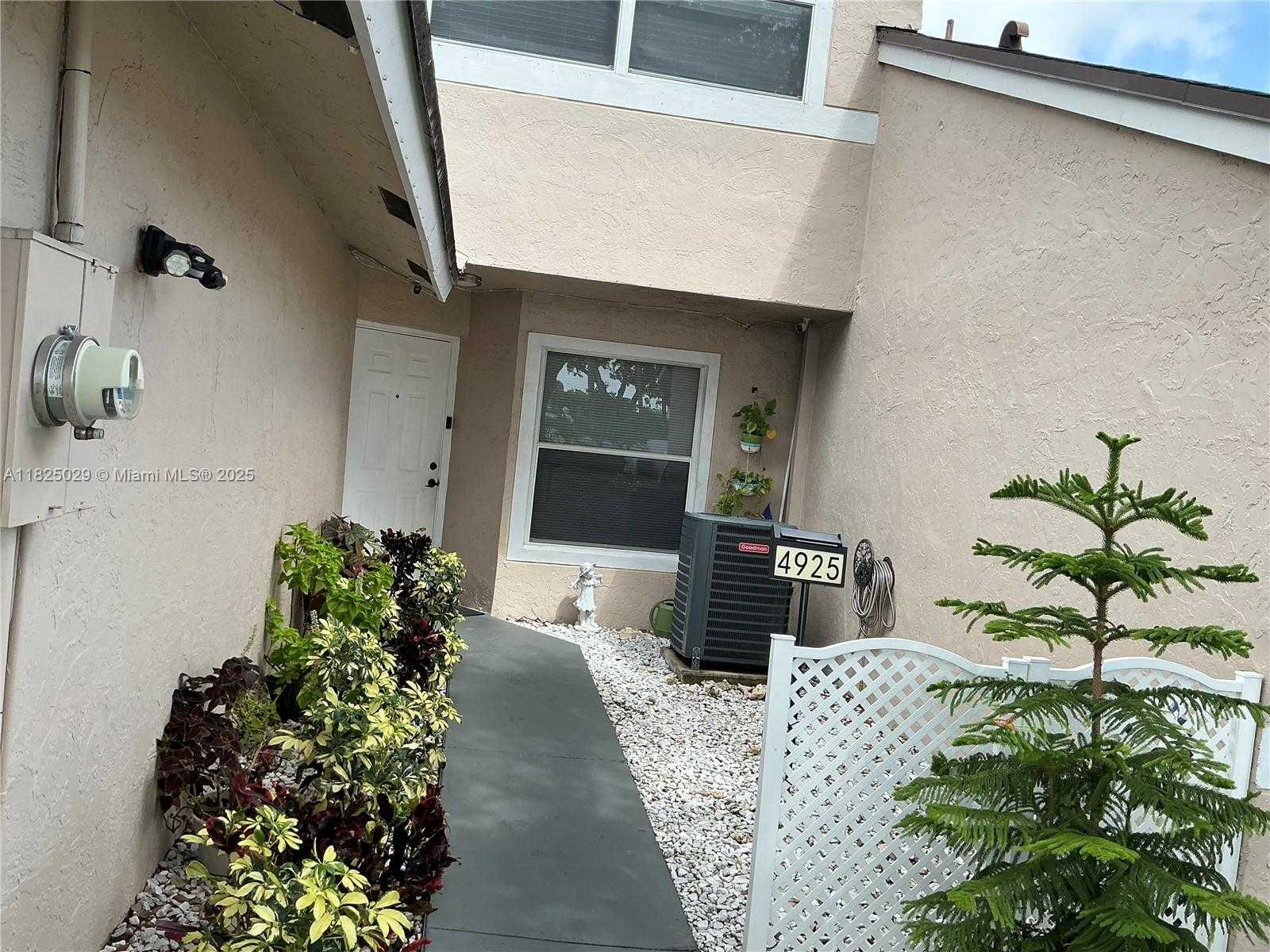 Small Image of 4925 WEST LAKES DR, Deerfield Beach Number 3