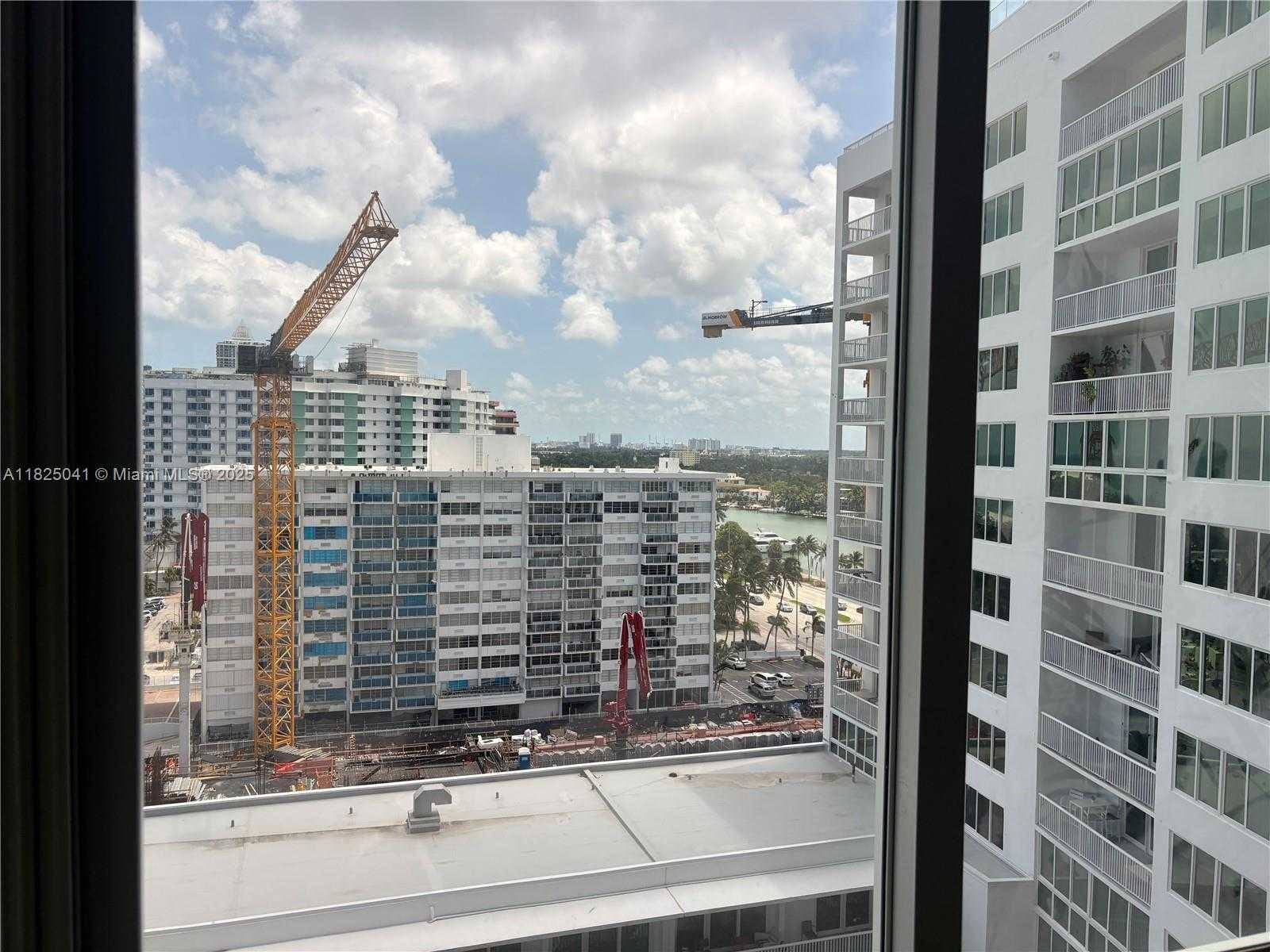 Small Image of 5401 COLLINS AVE #1014, Miami Beach Number 3