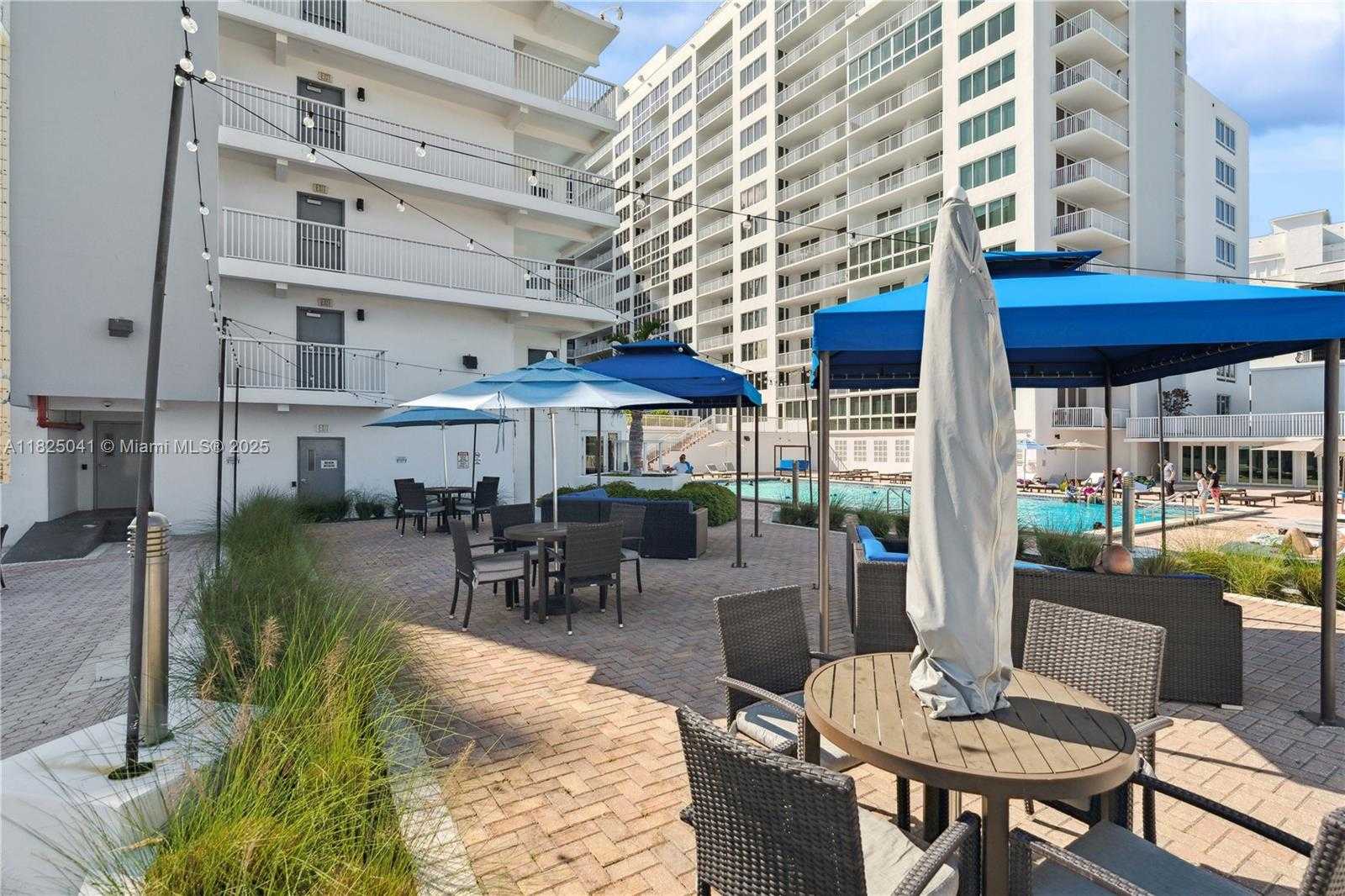 Small Image of 5401 COLLINS AVE #1014, Miami Beach Number 9