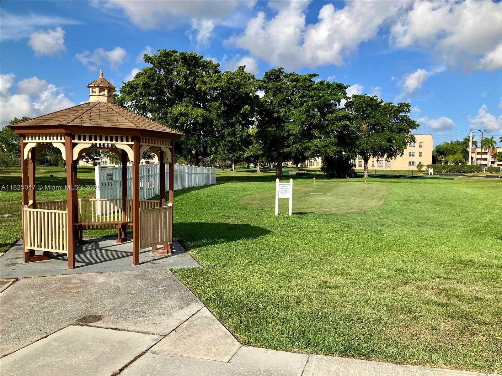 Small Image of 9041 SUNRISE LAKES BLVD #208, Sunrise Number 12