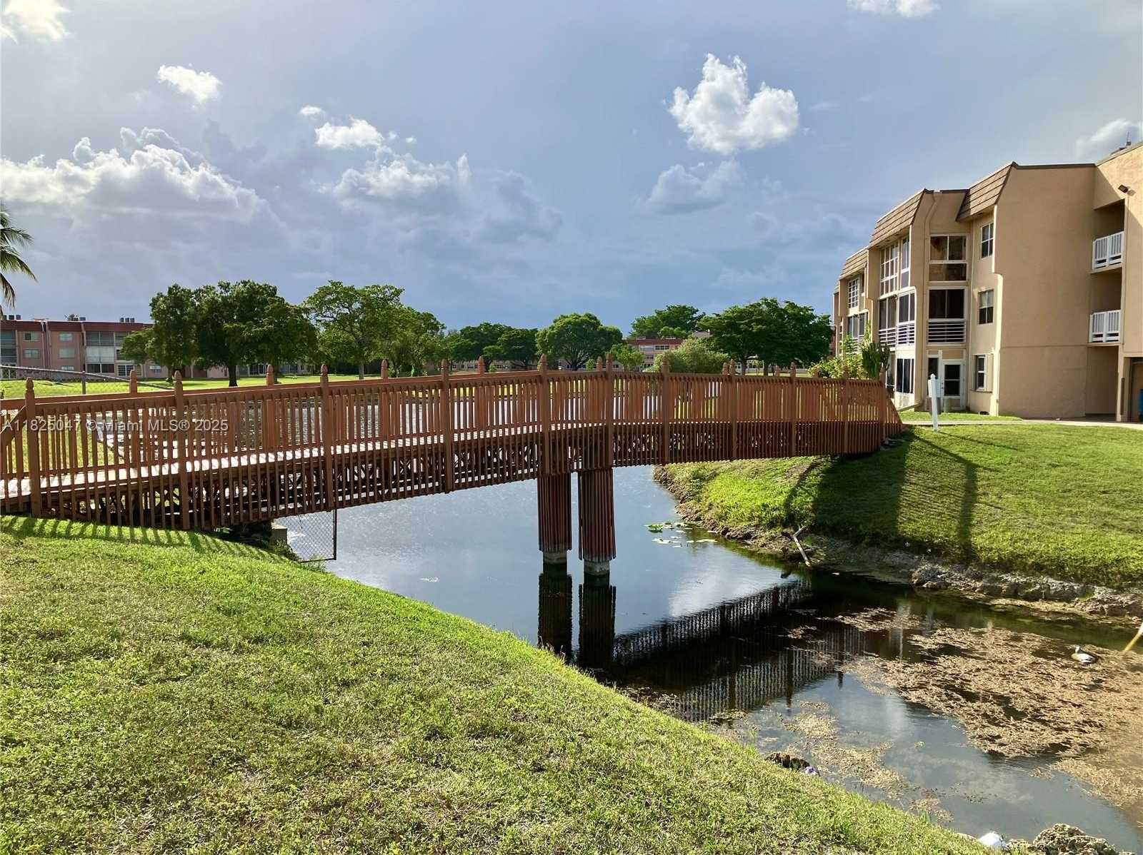 Small Image of 9041 SUNRISE LAKES BLVD #208, Sunrise Number 14