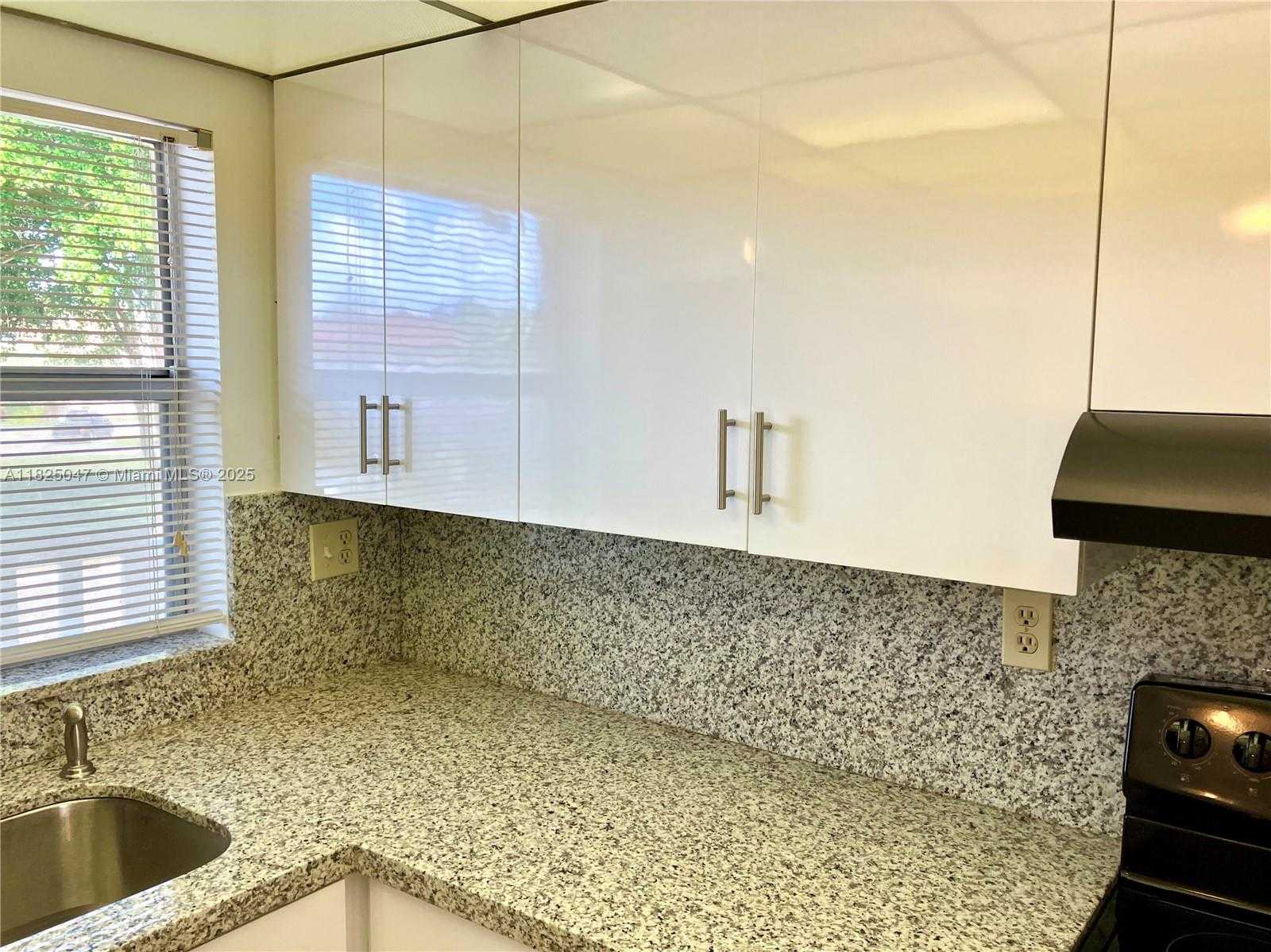 Small Image of 9041 SUNRISE LAKES BLVD #208, Sunrise Number 15