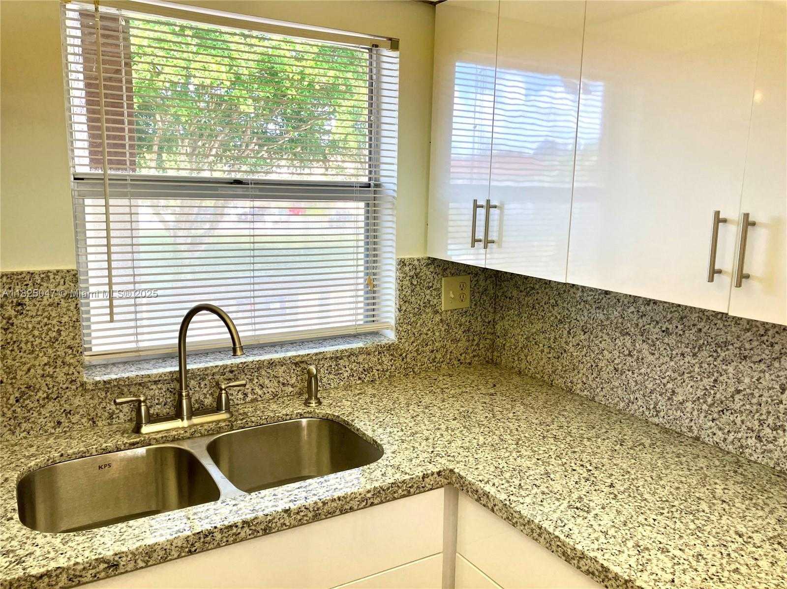 Small Image of 9041 SUNRISE LAKES BLVD #208, Sunrise Number 2