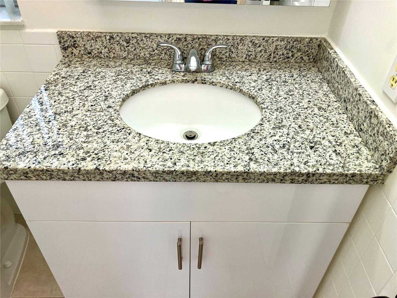 Small Image of 9041 SUNRISE LAKES BLVD #208, Sunrise Number 23