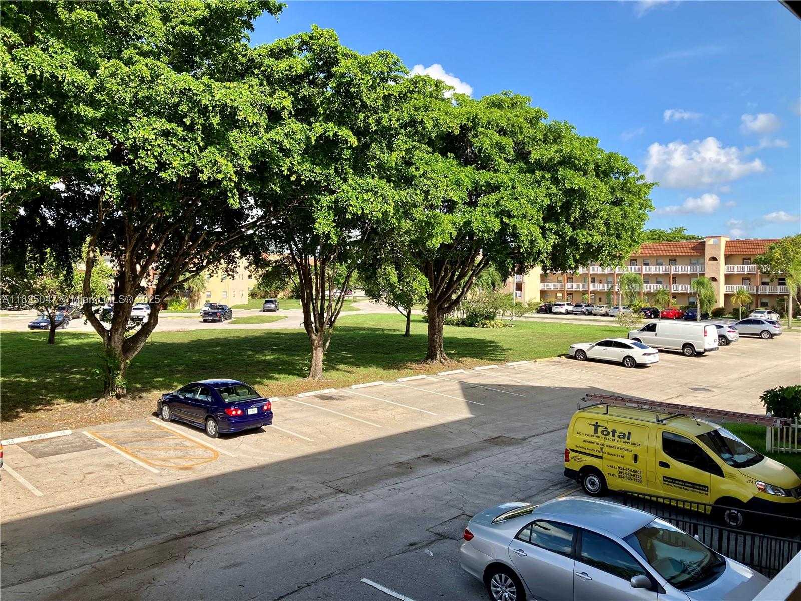 Small Image of 9041 SUNRISE LAKES BLVD #208, Sunrise Number 37