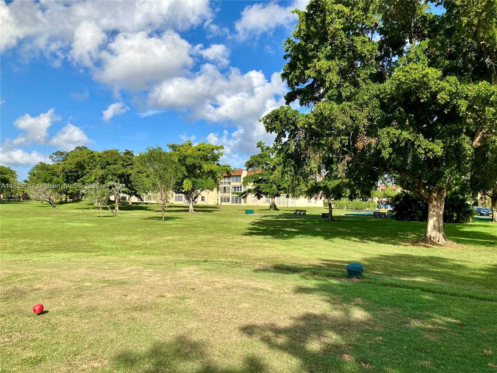 Small Image of 9041 SUNRISE LAKES BLVD #208, Sunrise Number 41