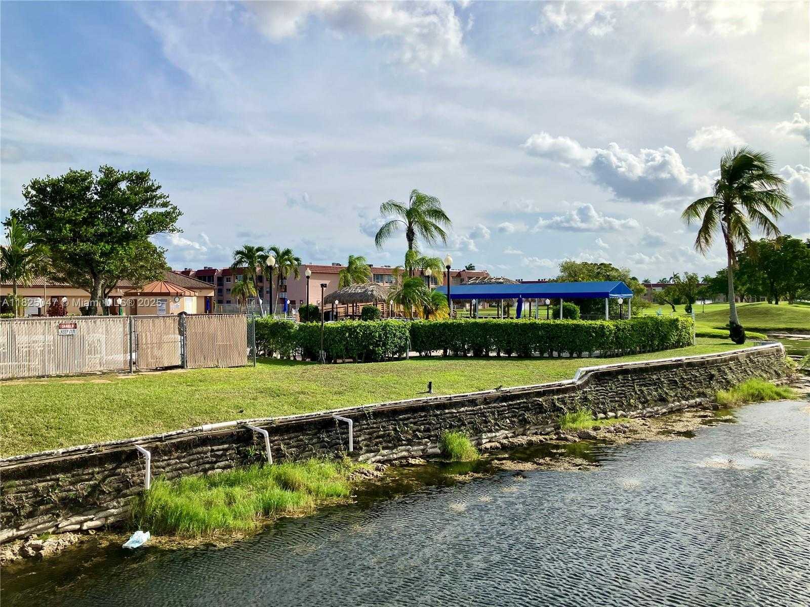 Small Image of 9041 SUNRISE LAKES BLVD #208, Sunrise Number 43