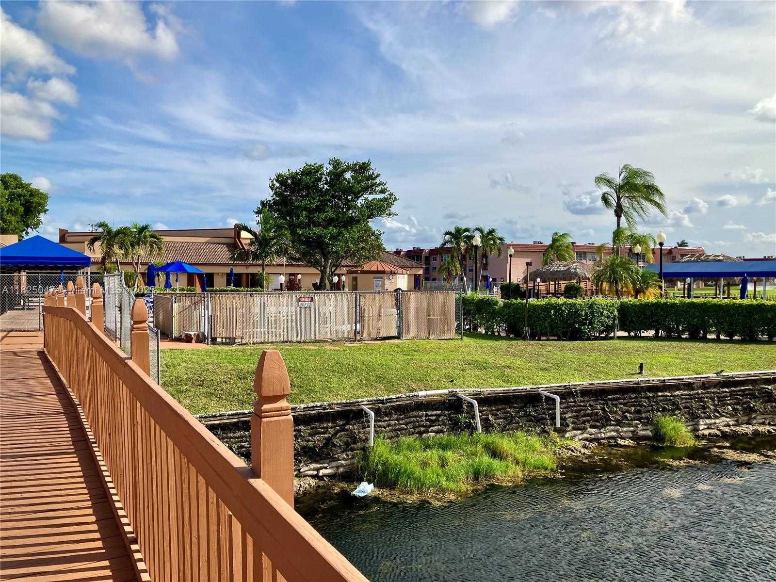 Small Image of 9041 SUNRISE LAKES BLVD #208, Sunrise Number 44