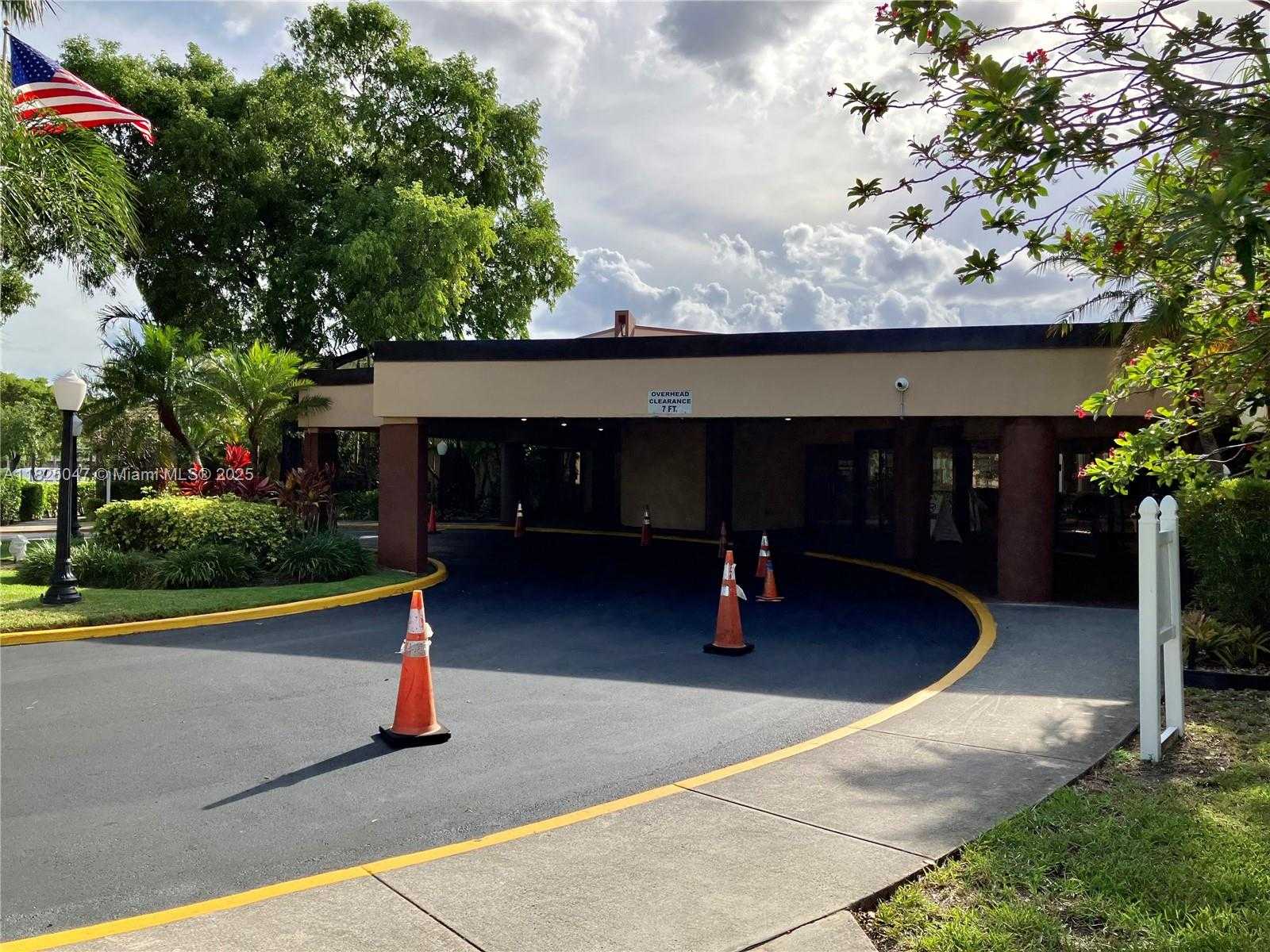 Small Image of 9041 SUNRISE LAKES BLVD #208, Sunrise Number 47