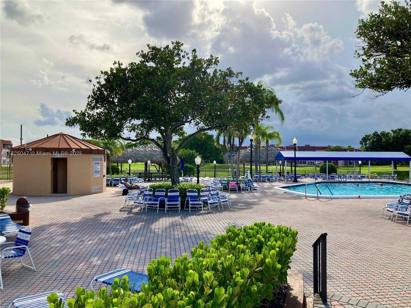 Small Image of 9041 SUNRISE LAKES BLVD #208, Sunrise Number 60
