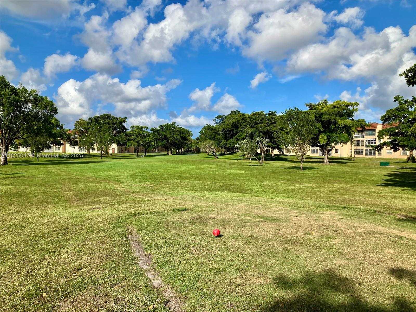 Small Image of 9041 SUNRISE LAKES BLVD #208, Sunrise Number 9