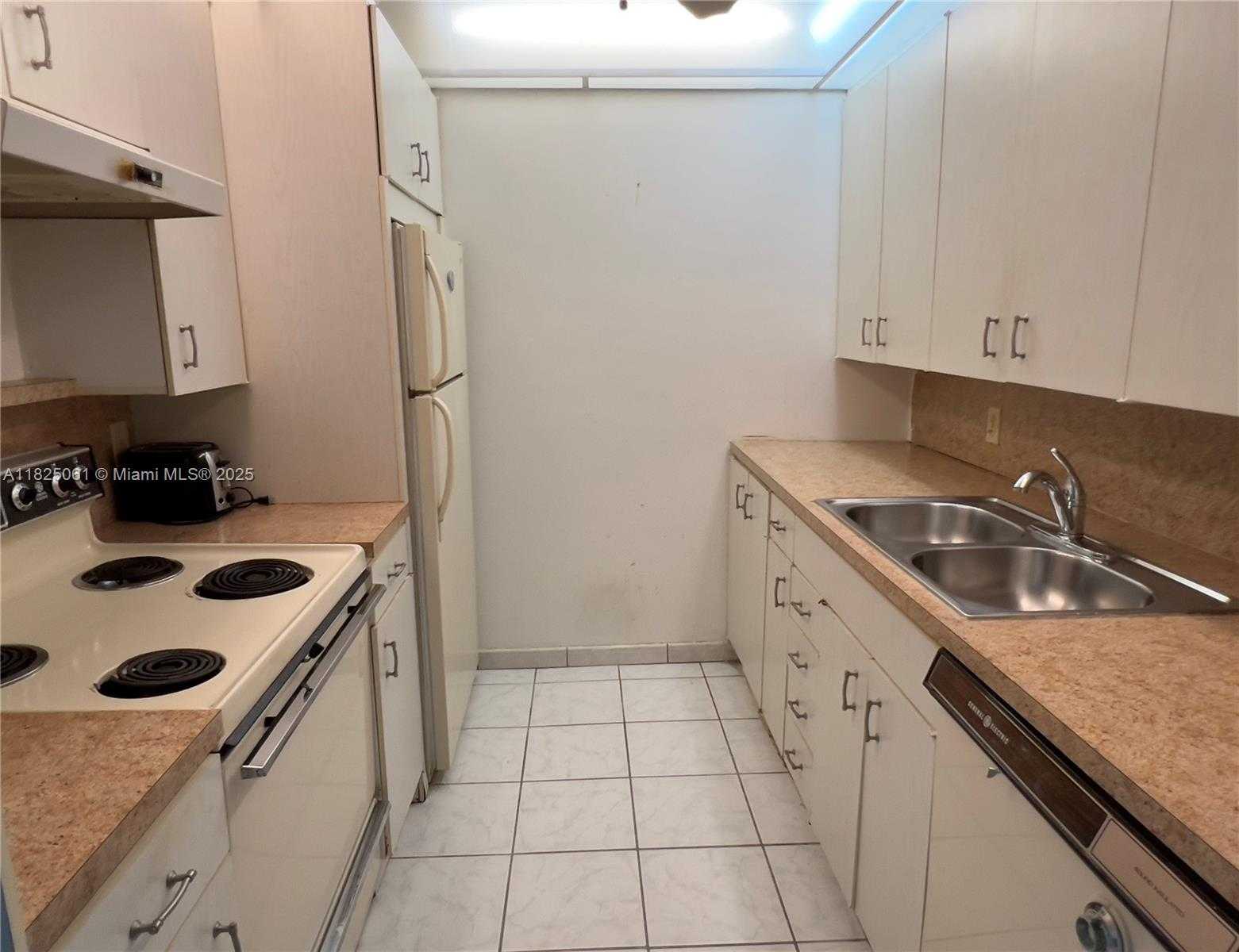 Small Image of 4701 MARTINIQUE DR #F1, Coconut Creek Number 3