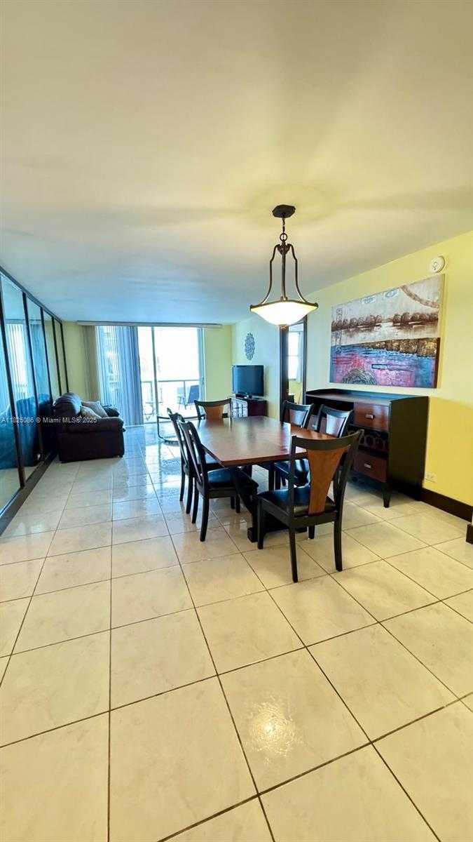 Small Image of 6039 COLLINS AVE #923, Miami Beach Number 16