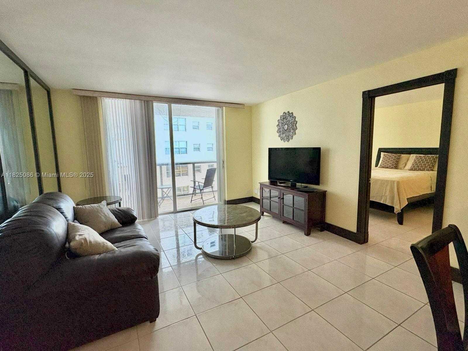 Small Image of 6039 COLLINS AVE #923, Miami Beach Number 17