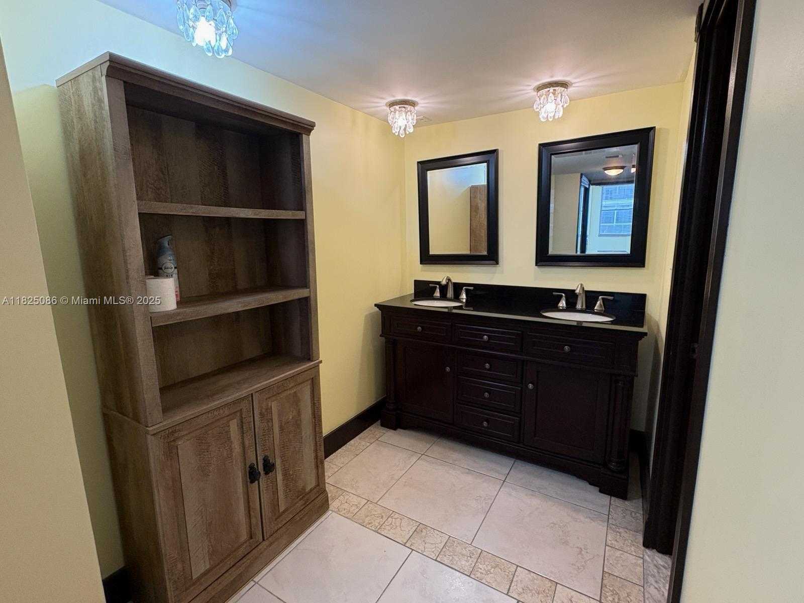 Small Image of 6039 COLLINS AVE #923, Miami Beach Number 26