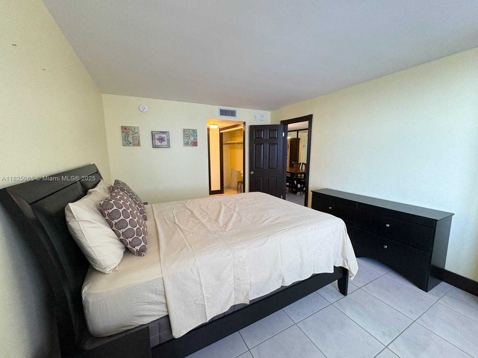 Small Image of 6039 COLLINS AVE #923, Miami Beach Number 29