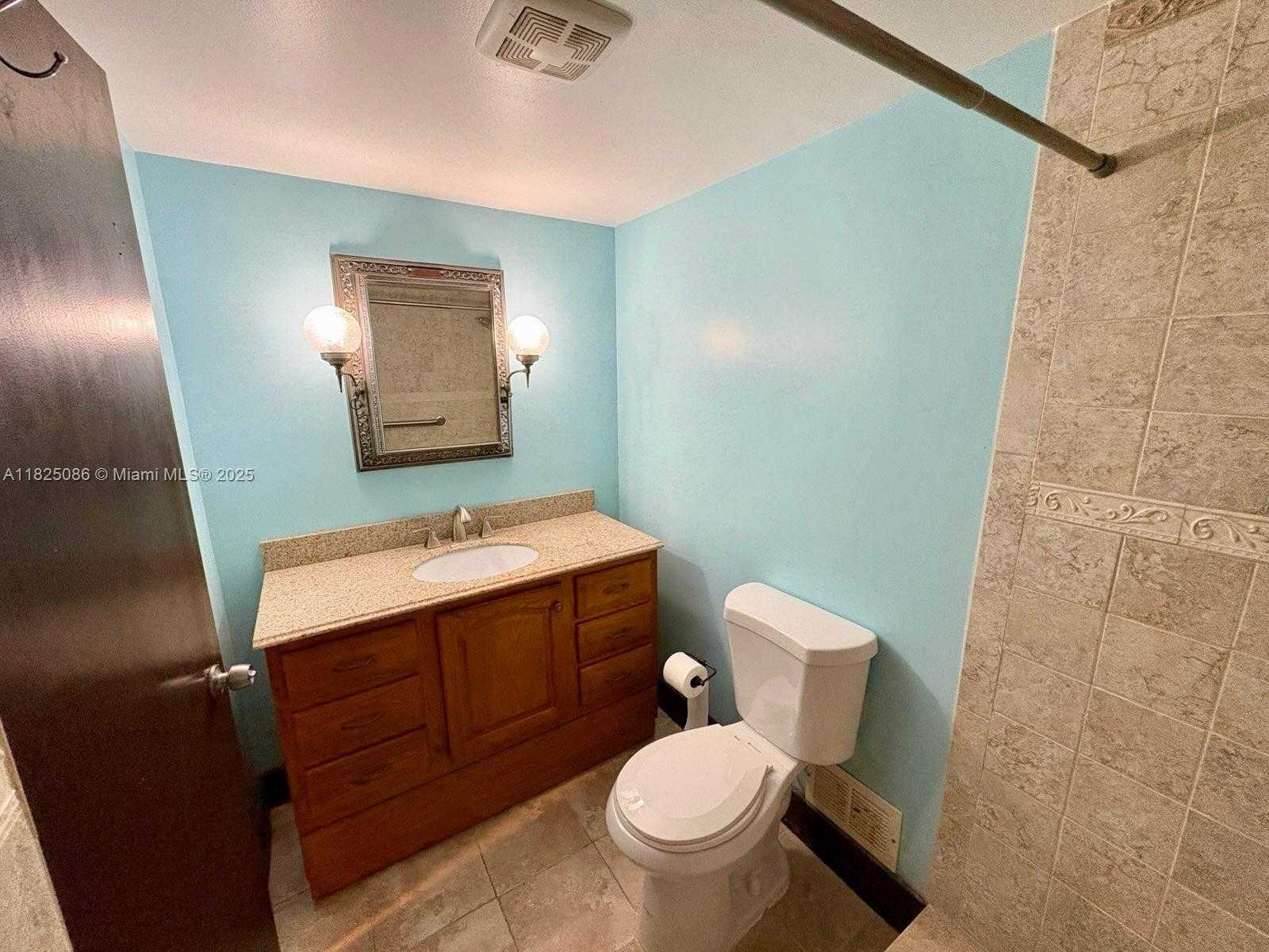 Small Image of 6039 COLLINS AVE #923, Miami Beach Number 30