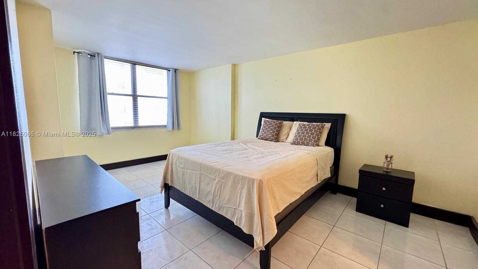 Small Image of 6039 COLLINS AVE #923, Miami Beach Number 32