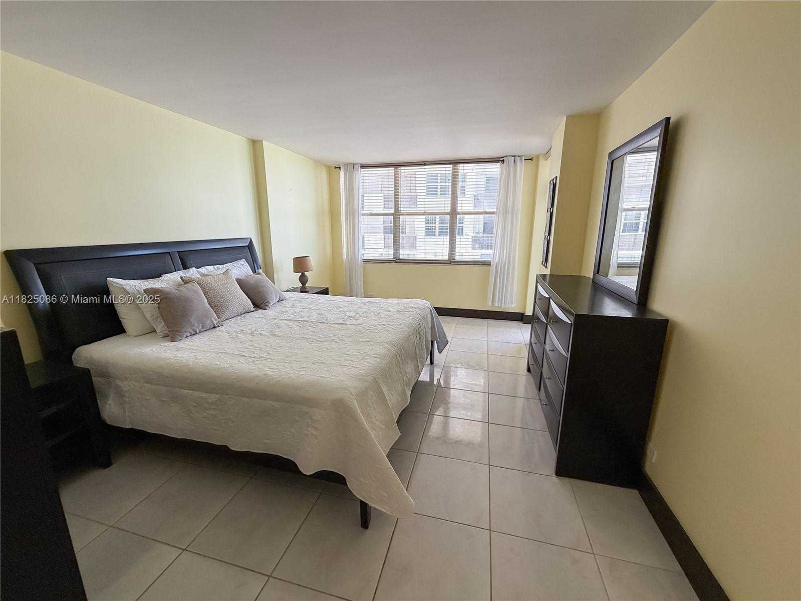 Small Image of 6039 COLLINS AVE #923, Miami Beach Number 36