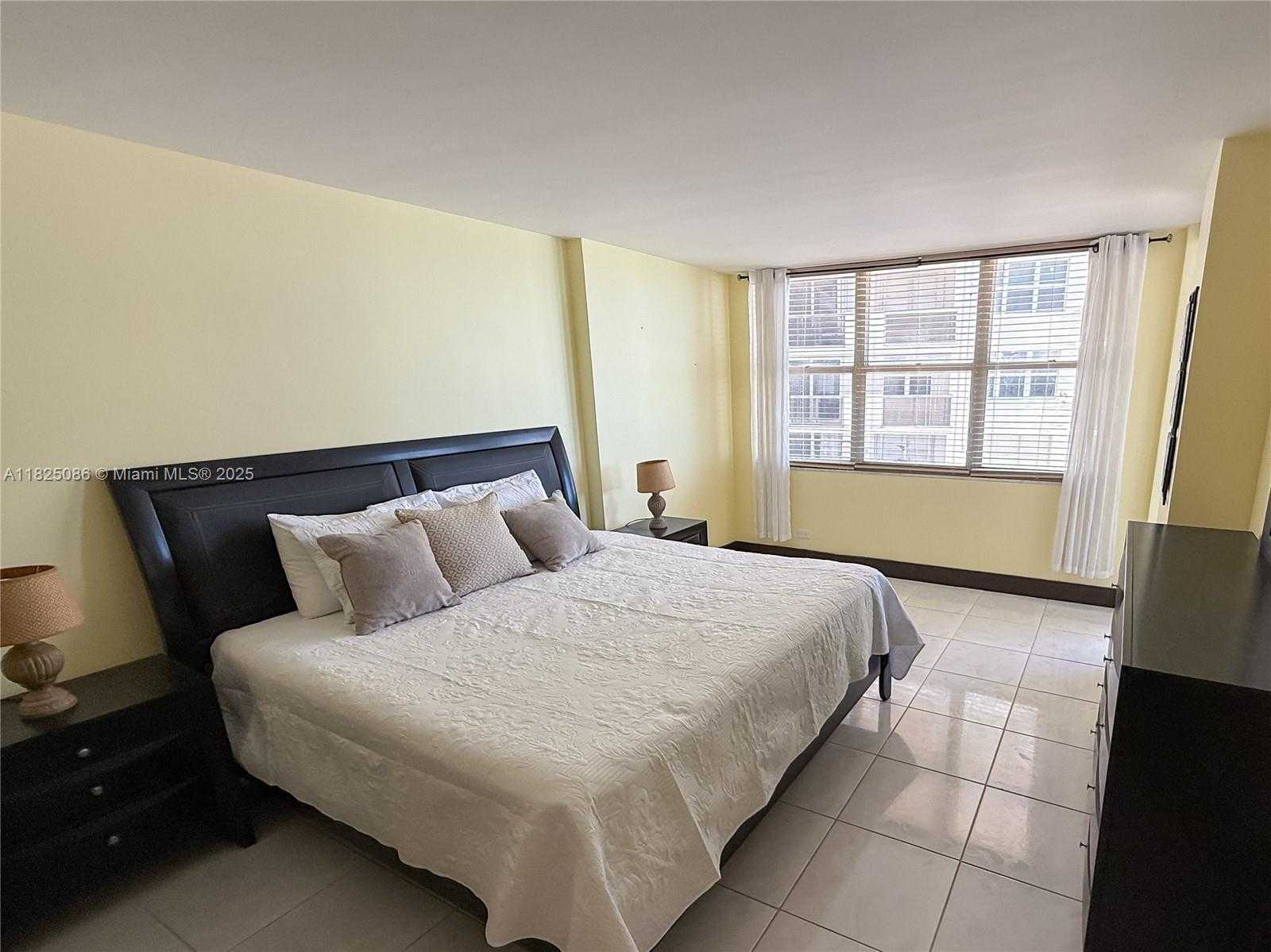 Small Image of 6039 COLLINS AVE #923, Miami Beach Number 42