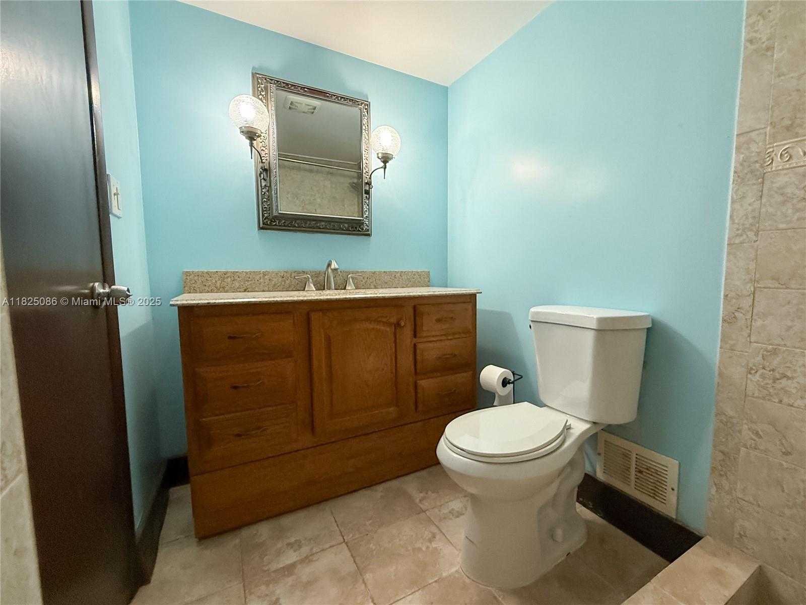 Small Image of 6039 COLLINS AVE #923, Miami Beach Number 43