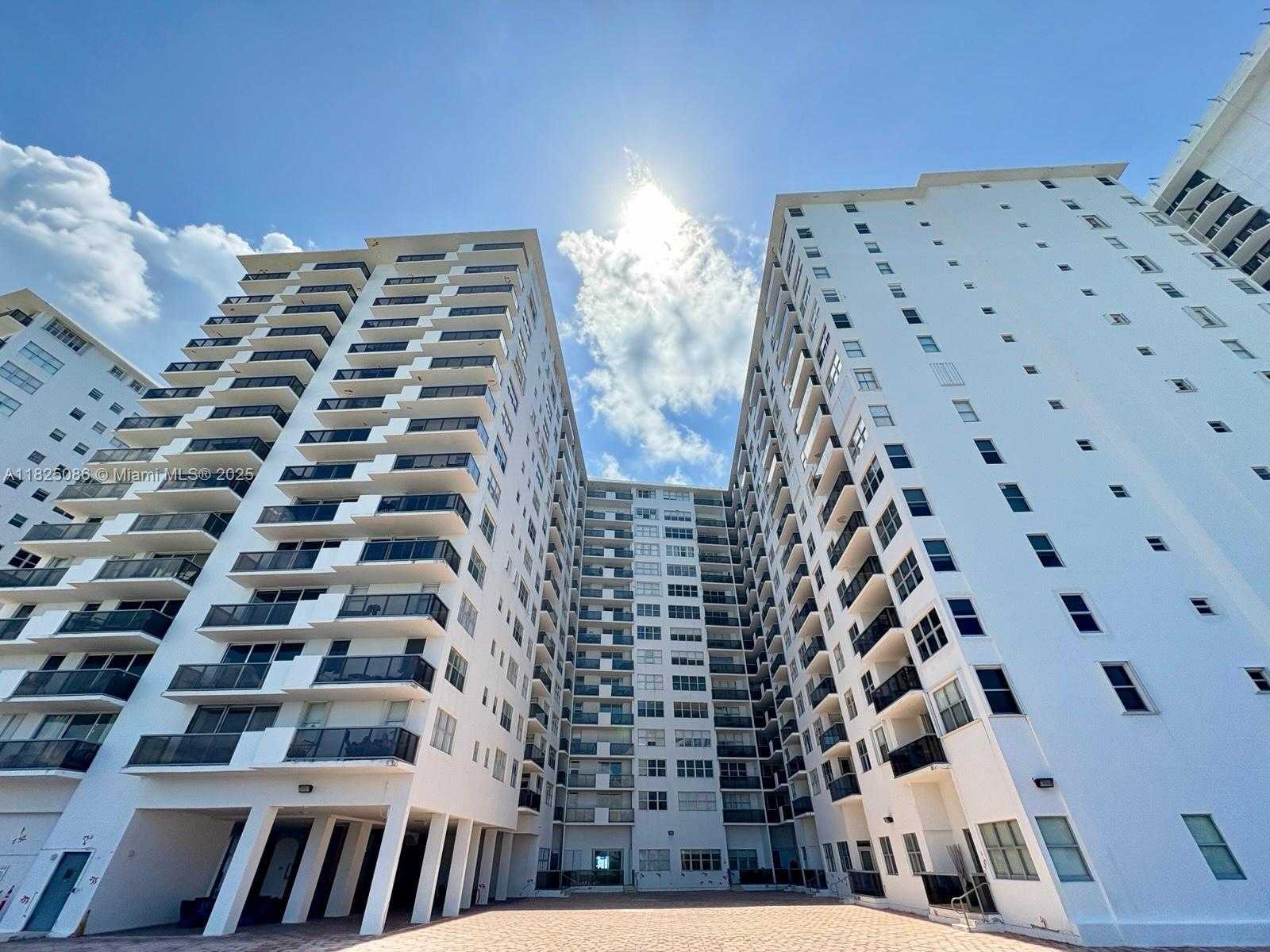 Small Image of 6039 COLLINS AVE #923, Miami Beach Number 6
