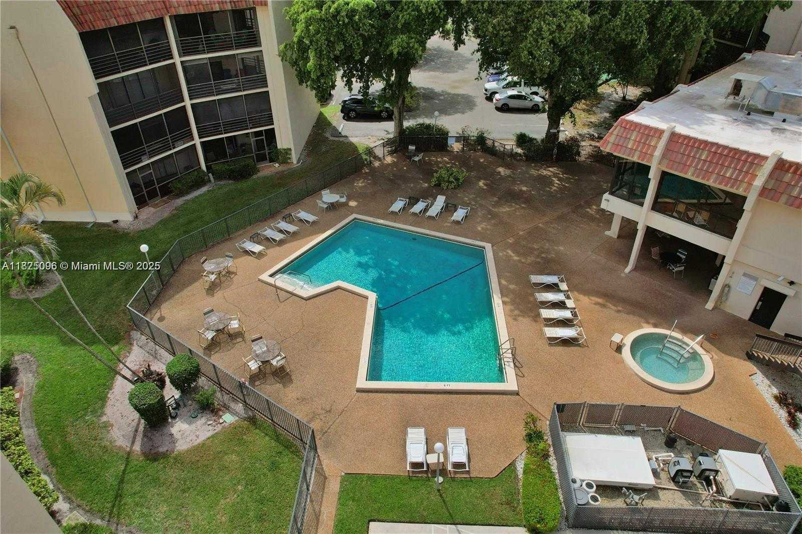 Small Image of 6555 WEST BROWARD BLVD #208, Plantation Number 14
