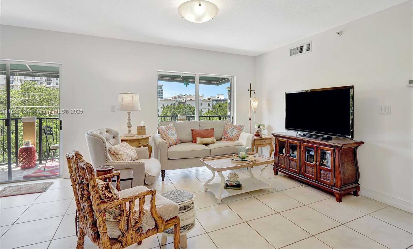 Small Image of 322 MADEIRA AVE #402, Coral Gables Number 4