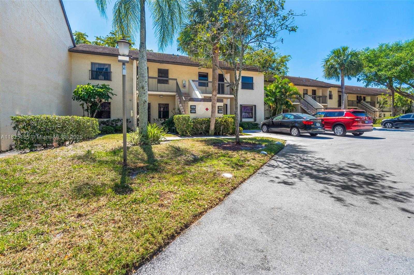 Small Image of 3059 SOUTH CARAMBOLA CIR S #2330, Coconut Creek Number 24