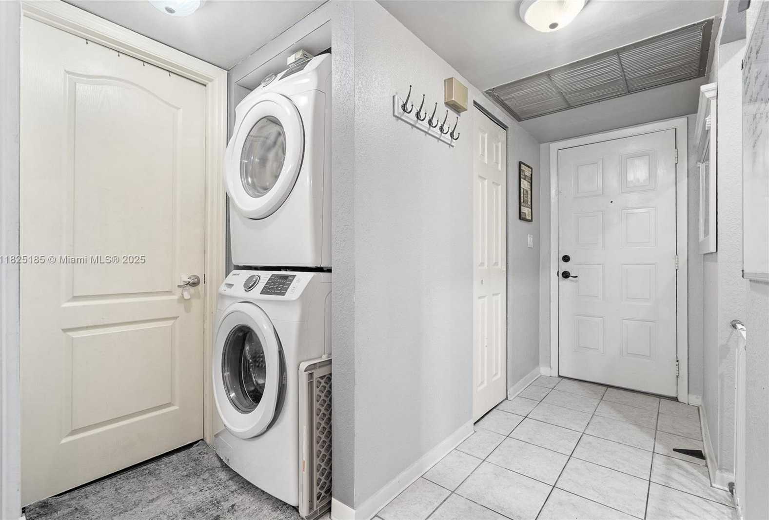 Small Image of 3059 SOUTH CARAMBOLA CIR S #2330, Coconut Creek Number 31