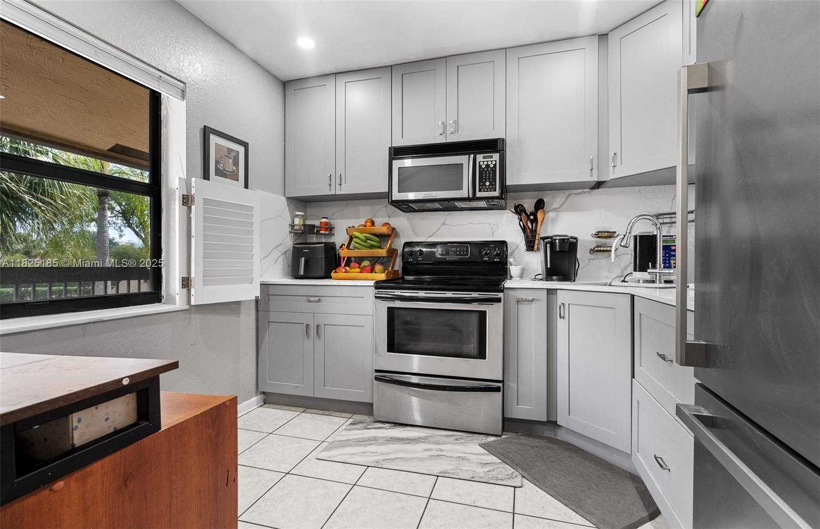 Small Image of 3059 SOUTH CARAMBOLA CIR S #2330, Coconut Creek Number 32